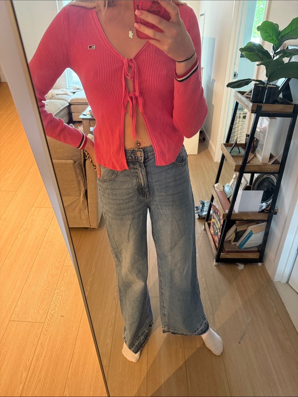 Wide Leg High-Rise Women’s Jeans in Light Blue and Pink Tommy Hilfiger top